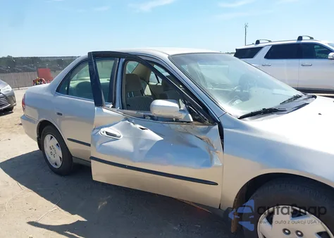 1998 Honda Accord Lx V6 from USA, damaged, VIN 1HGCG1647WA044039